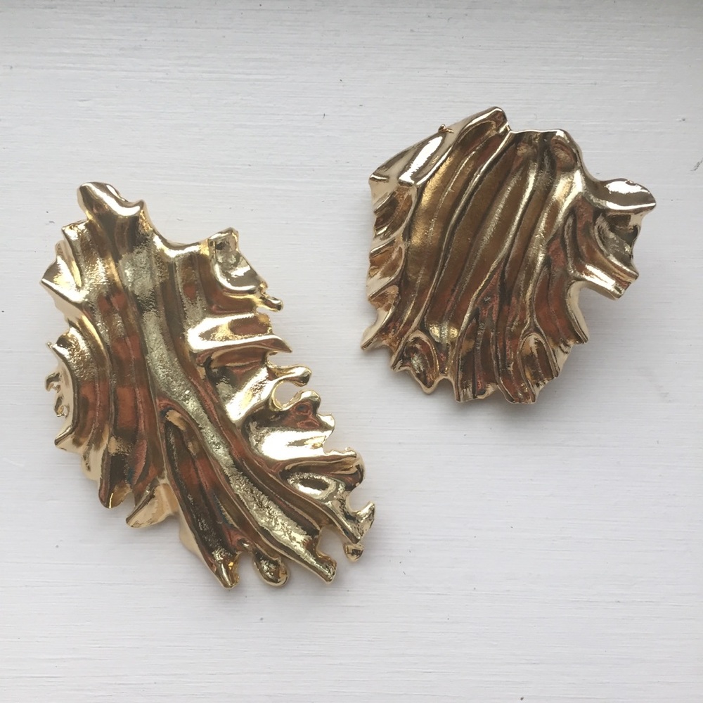 ⚜️[𝟯/$𝟮𝟴]⚜️Big Golden Leaf Dangle Earrings New - Picture 5 of 8